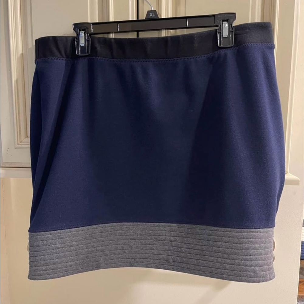 Simply Vera Wang stretch cotton Blue and Gray short skirt.  Sz XL